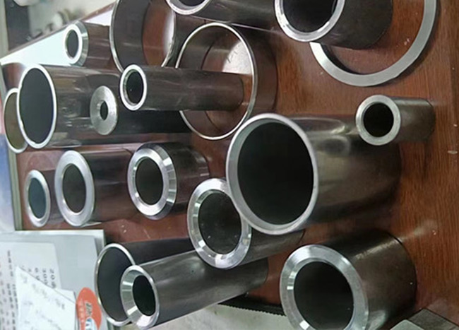 Bearing steel pipe